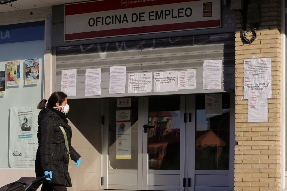 España pierde 900 mil empleos en un mes y supera los 10.000 muertos