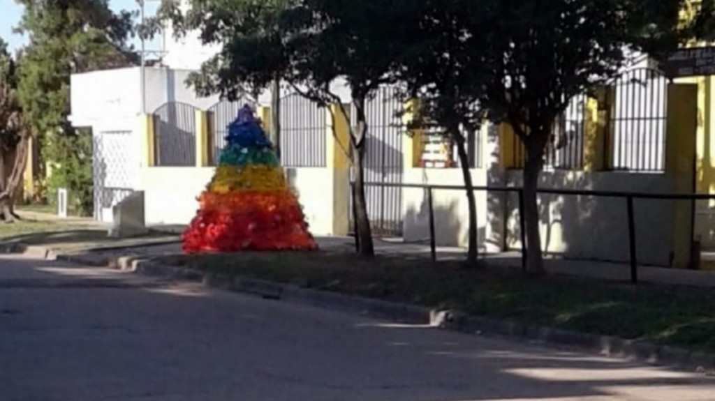 Una escuela de Entre Ríos sorprendió con su árbol de Navidad inclusivo