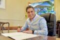 El intendente Gastón Hissa firma el llamado a licitación para construir el Paseo Ferroviario.