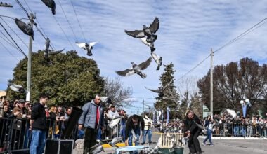 Suelta de palomas durante el homenaje a San Martín en Justo Daract