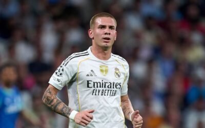 Franco Mastantuono con la camiseta del Real Madrid durante un partido de Champions League.
