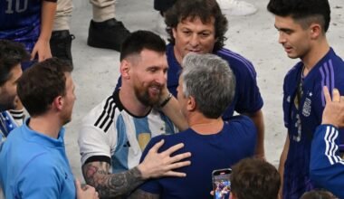 Imagen de archivo de Lionel Messi junto a su padre Jorge Messi durante un evento deportivo.