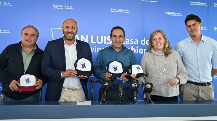 Presentación oficial de la tercera edición del Rally MTB La Punta, con autoridades y organizadores frente a un panel institucional.