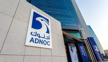 Imagen de archivo de la fachada de un edificio corporativo de ADNOC.