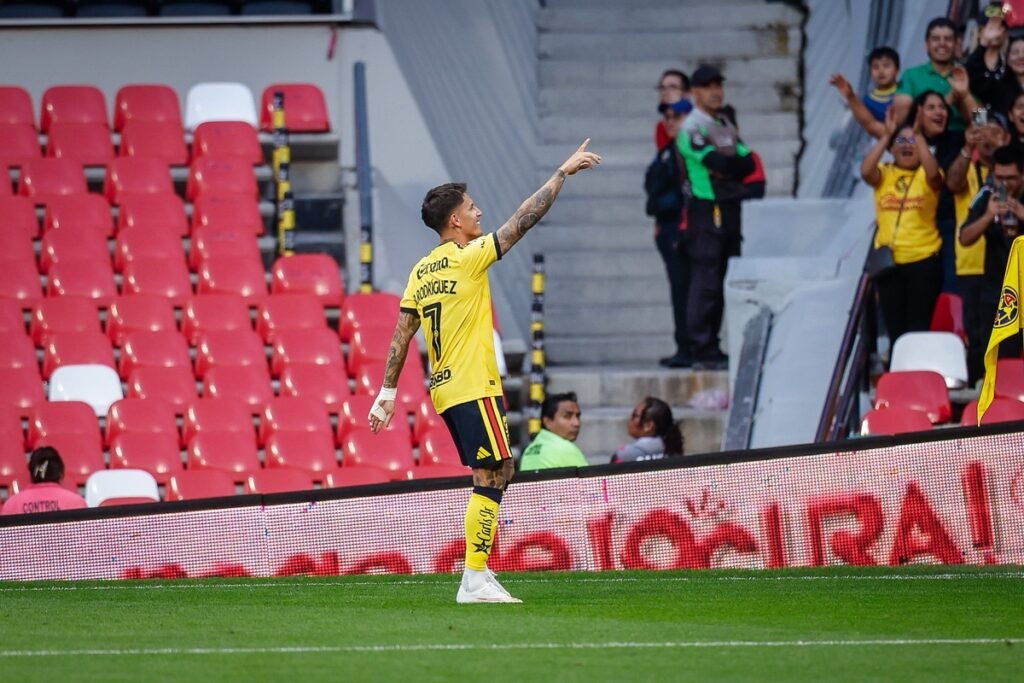 Brian Rodríguez celebra su gol para América ante Santos Laguna durante el partido del Apertura 2026.