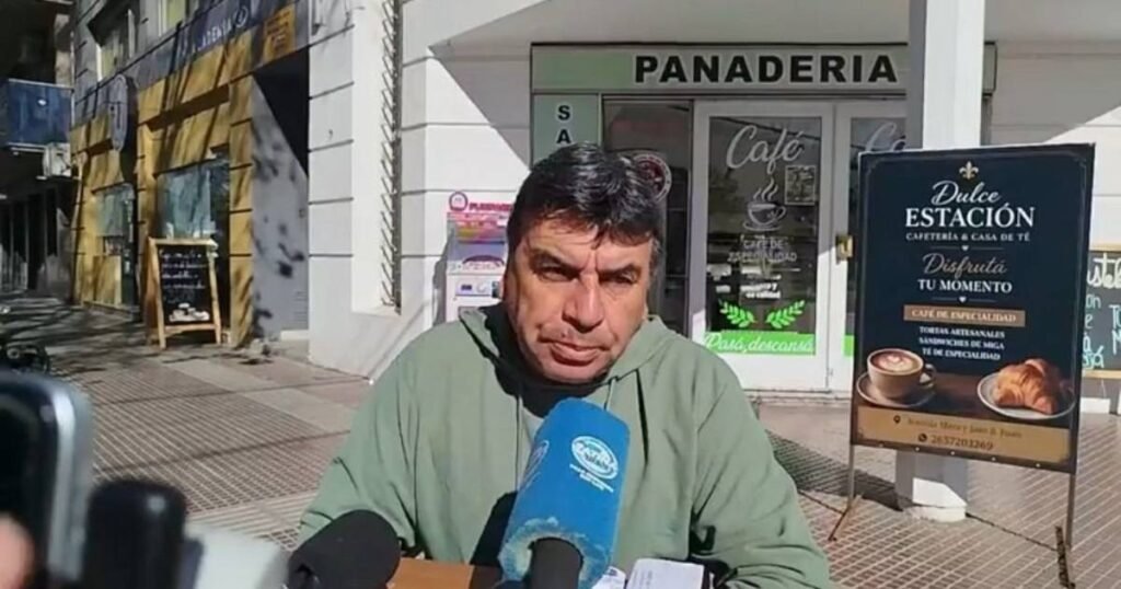 Imagen contextual de Néstor Becerra, presidente de San Martín, hablando ante medios tras denunciar una agresión.