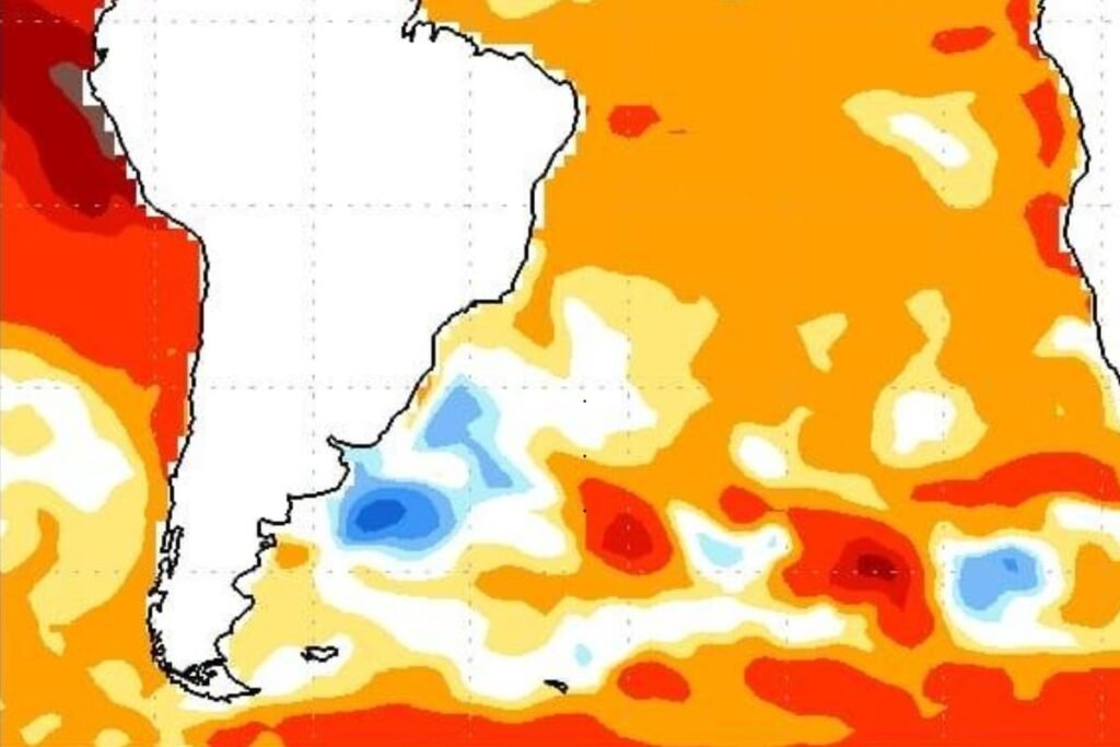 Mapa meteorológico de Sudamérica con áreas coloreadas que representan anomalías asociadas al fenómeno de El Niño.