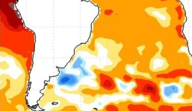Mapa meteorológico de Sudamérica con áreas coloreadas que representan anomalías asociadas al fenómeno de El Niño.