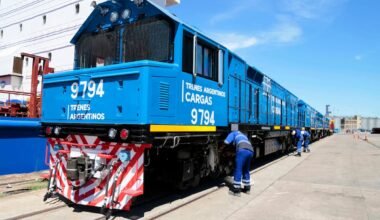Imagen contextual de una locomotora de Trenes Argentinos Cargas en una terminal ferroviaria.
