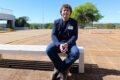 Pablo Baldoma, fundador y CEO de Cambium Build, sentado en un espacio exterior.