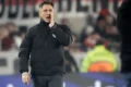 Guillermo Barros Schelotto gesticula durante el partido entre River y Vélez en el Monumental.