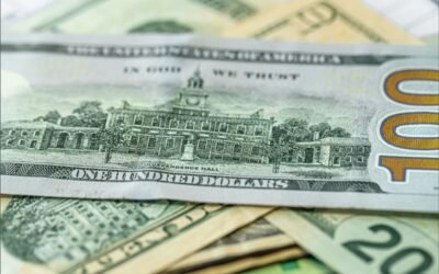 Imagen contextual de billetes de dólares para ilustrar la cotización del dólar mayorista.