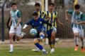 Jugadores de Juventud y Estudiantes disputan el clásico puntano.