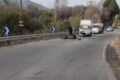 Escena del triple choque en la Ruta Provincial 14, en Las Rabonas, con vehículos detenidos y restos del siniestro sobre la calzada.