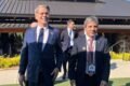 Scott Bessent y Luis Caputo caminan juntos en Asheville durante el encuentro ministerial del G20.