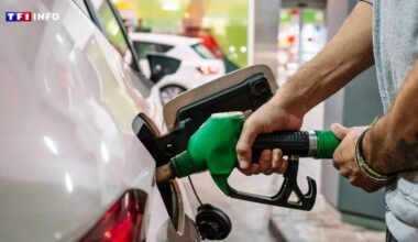 Imagen contextual de archivo de una persona cargando carburante en una estación de servicio.