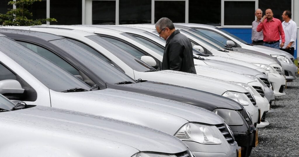 Imagen contextual de un lote de autos usados en venta.