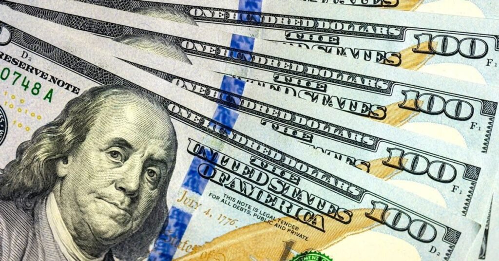 Imagen contextual de billetes de 100 dólares.