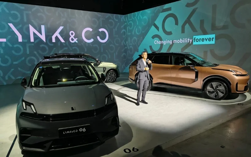 Imagen de archivo de una presentación de Lynk & Co con varios SUV de la marca.