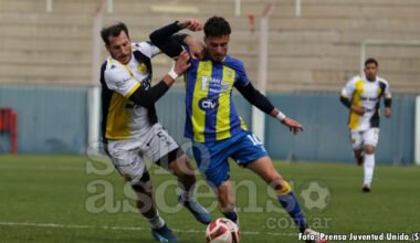 Acción del partido entre Juventud Unida Universitario y Santamarina por la Reválida del Federal A.