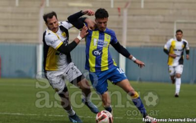 Acción del partido entre Juventud Unida Universitario y Santamarina por la Reválida del Federal A.