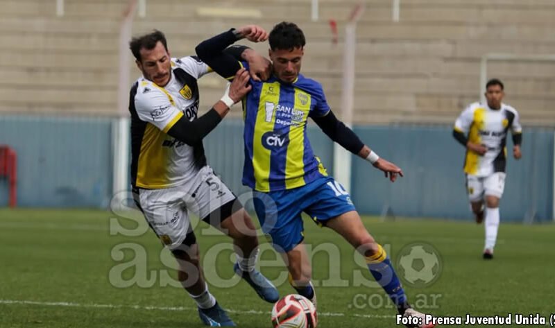 Acción del partido entre Juventud Unida Universitario y Santamarina por la Reválida del Federal A.