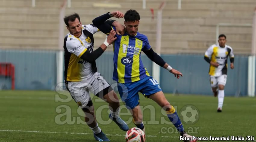 Acción del partido entre Juventud Unida Universitario y Santamarina por la Reválida del Federal A.