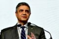 Jorge Macri habla frente a un micrófono durante una presentación pública.
