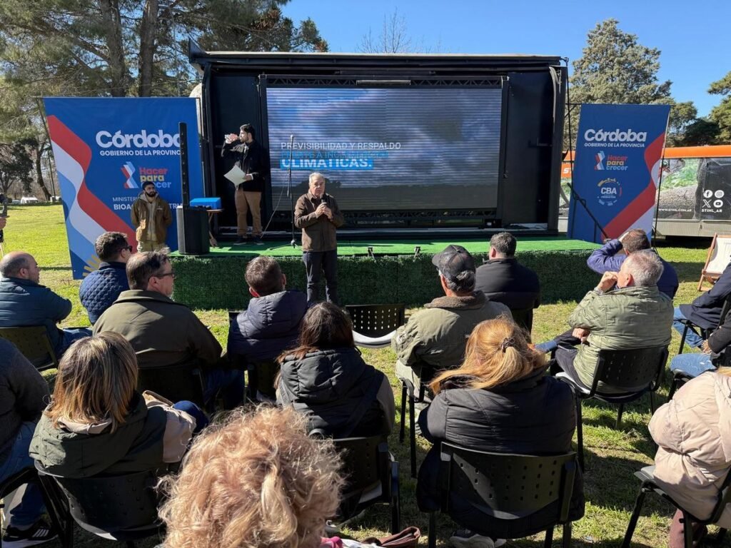 Imagen contextual de una actividad pública sobre seguros agrícolas en Córdoba.