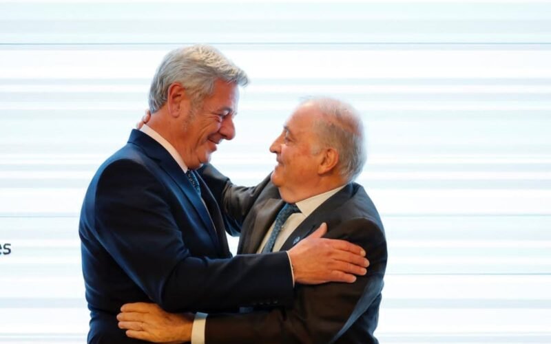 Nicolás Pino, reelegido presidente de la Sociedad Rural Argentina, junto a su nuevo vicepresidente, Carlos Odriozola.
