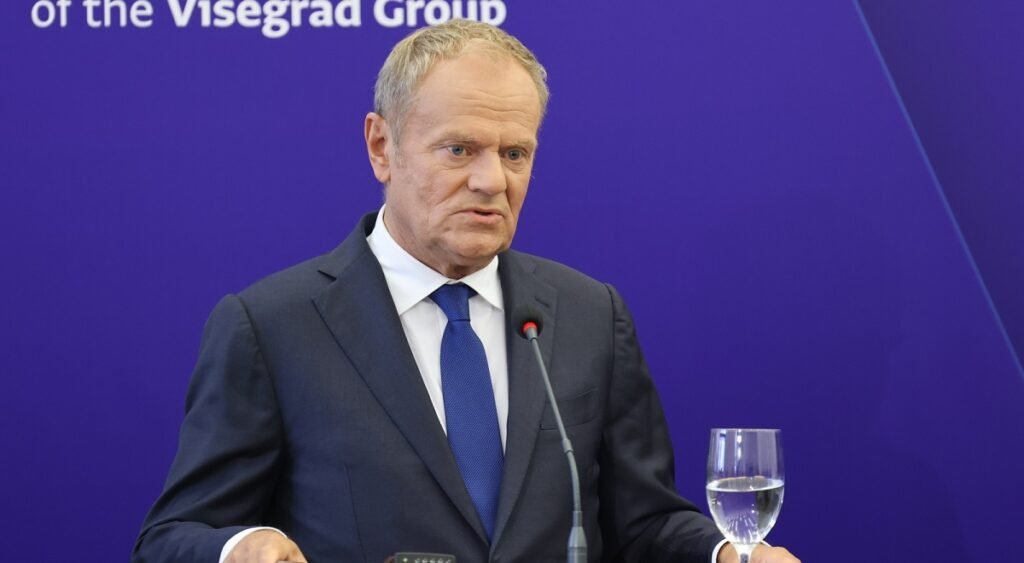 Imagen de archivo de Donald Tusk hablando durante una reunión del Grupo de Visegrado.