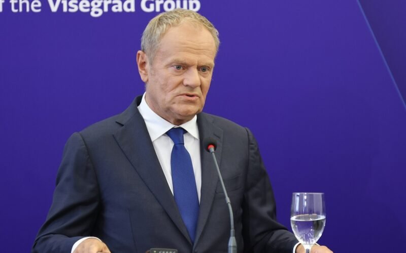 Imagen de archivo de Donald Tusk hablando durante una reunión del Grupo de Visegrado.