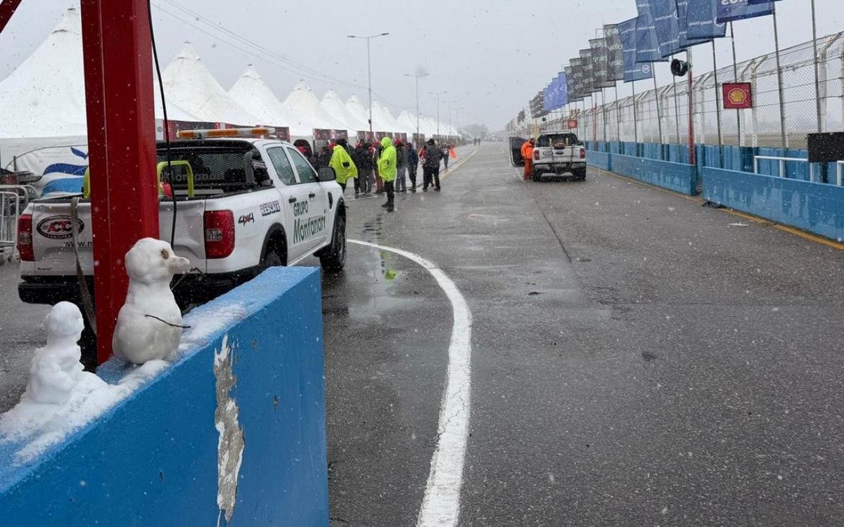 El autódromo Rosendo Hernández durante la nevada que suspendió la actividad del Turismo Carretera en San Luis.