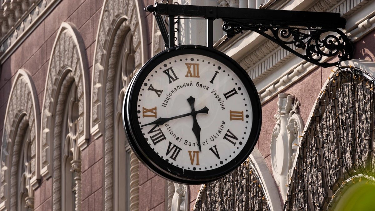 Imagen de archivo del reloj del Banco Nacional de Ucrania.