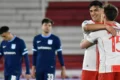 Jugadores de Huracán festejan durante el triunfo 2-1 ante Racing por el Torneo Clausura.