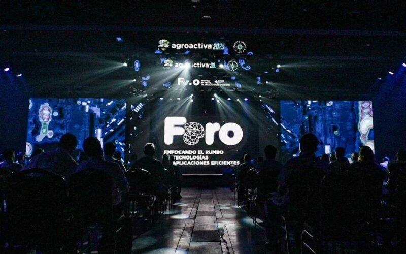 Imagen de archivo de una edición anterior del foro FARO de Agroactiva, con el escenario y el público en el auditorio.