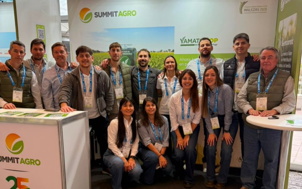 Equipo de Summit Agro junto a su stand en el Congreso Argentino de Malezas 2026.