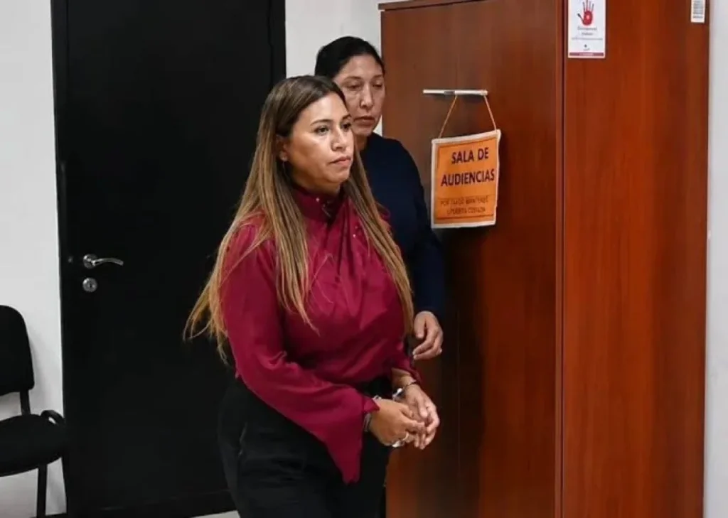 Anabela Lucero en una sala de audiencias durante el proceso judicial.