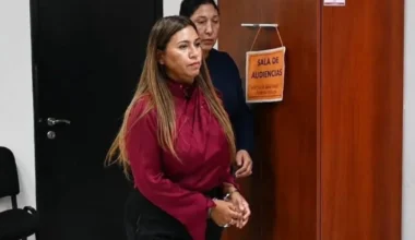 Anabela Lucero en una sala de audiencias durante el proceso judicial.