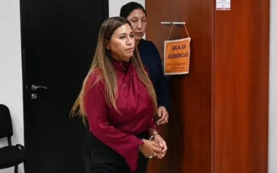 Anabela Lucero en una sala de audiencias durante el proceso judicial.