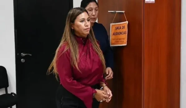 Anabela Lucero en una sala de audiencias durante el proceso judicial.