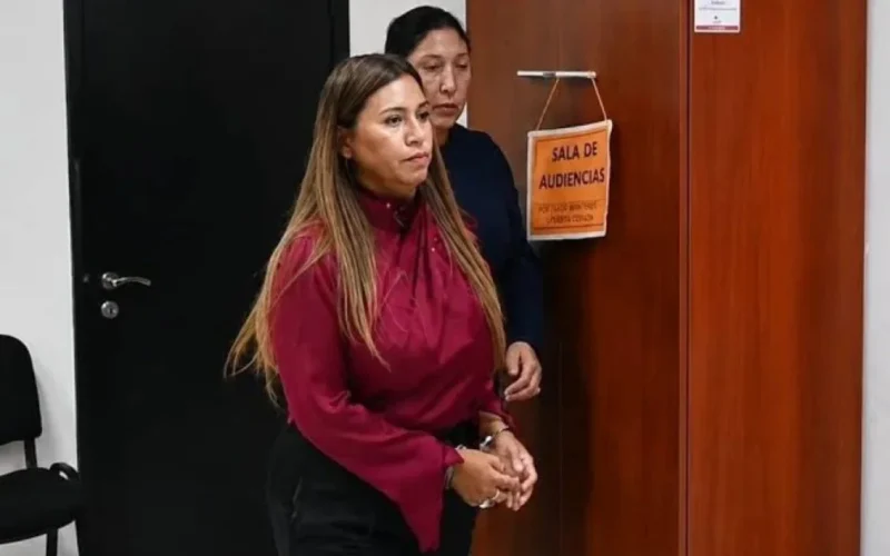 Anabela Lucero en una sala de audiencias durante el proceso judicial.