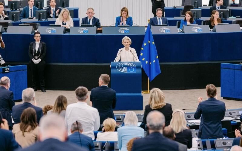 Ursula von der Leyen habla ante el Parlamento Europeo durante su discurso sobre las prioridades y medidas de la Unión Europea.