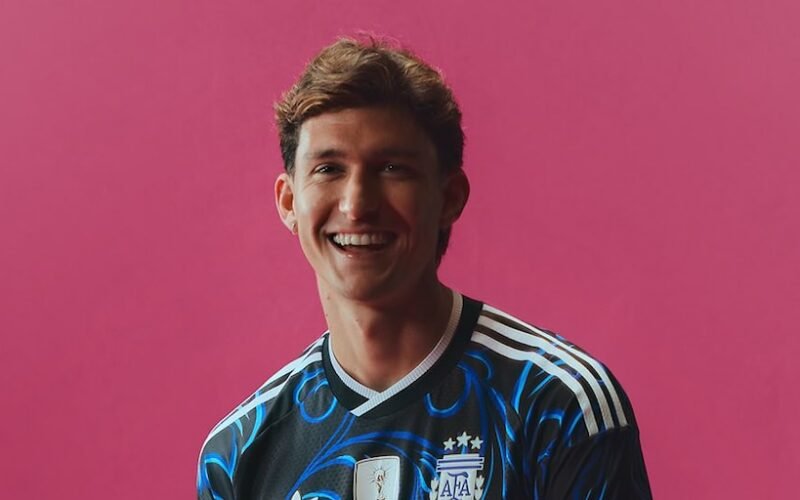 Imagen de archivo de Leonardo Balerdi con la camiseta de la Selección Argentina.