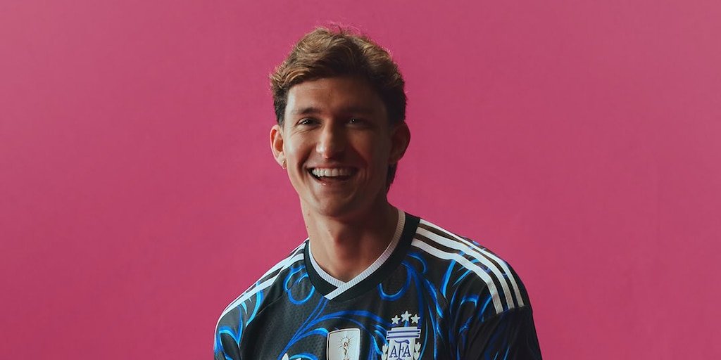 Imagen de archivo de Leonardo Balerdi con la camiseta de la Selección Argentina.