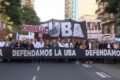 Imagen de archivo de una protesta de trabajadores y docentes de la UBA con una pancarta que reclama defender la universidad pública.
