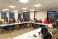 Participantes del encuentro federal sobre políticas de igualdad reunidas alrededor de una mesa en Buenos Aires.