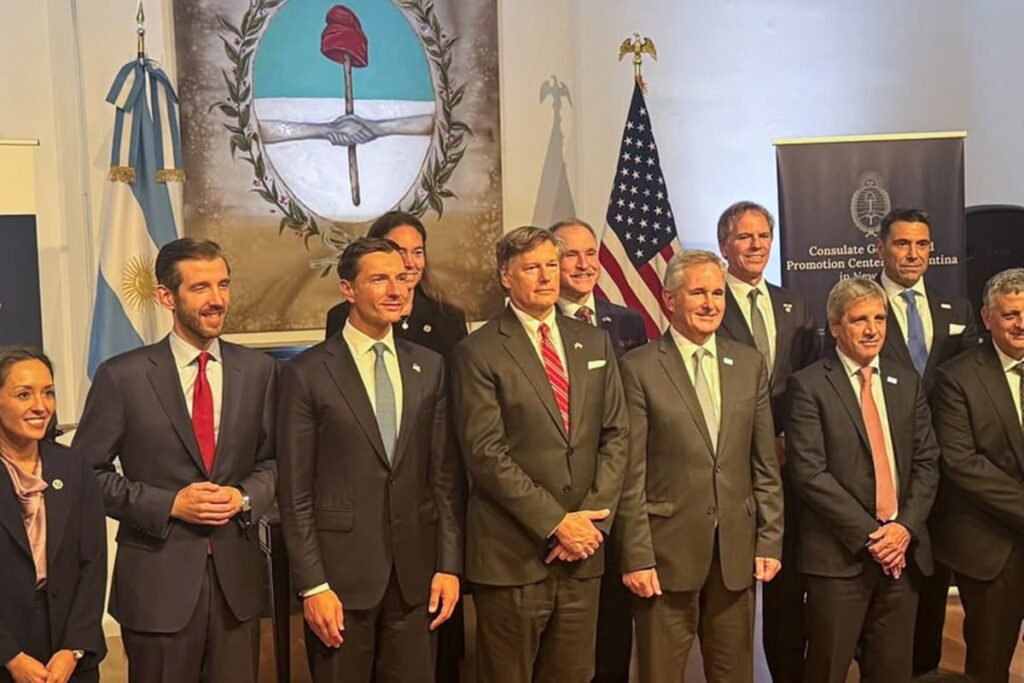 Delegación en un encuentro oficial, en una imagen contextual relacionada con la cooperación entre Argentina y Estados Unidos.