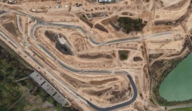 Vista aérea de las obras de renovación en el Autódromo Oscar y Juan Gálvez.