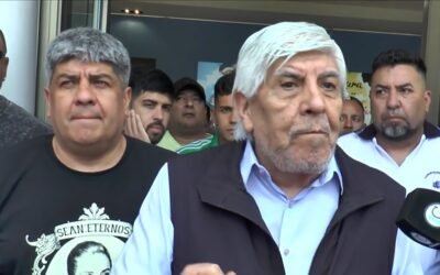 Imagen de archivo de Hugo Moyano junto a integrantes de Camioneros.